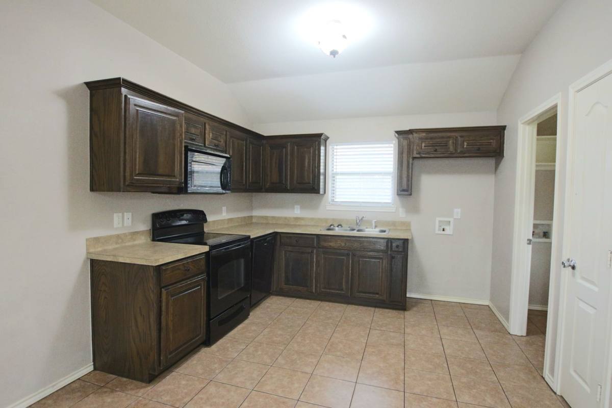 Townhouse for rent at 16950 Sentinel, Lindale, TX 75771