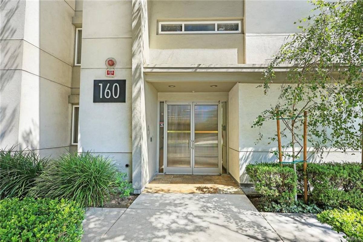 Condo for rent at 160 S Hudson Ave, Pasadena, CA 91101
