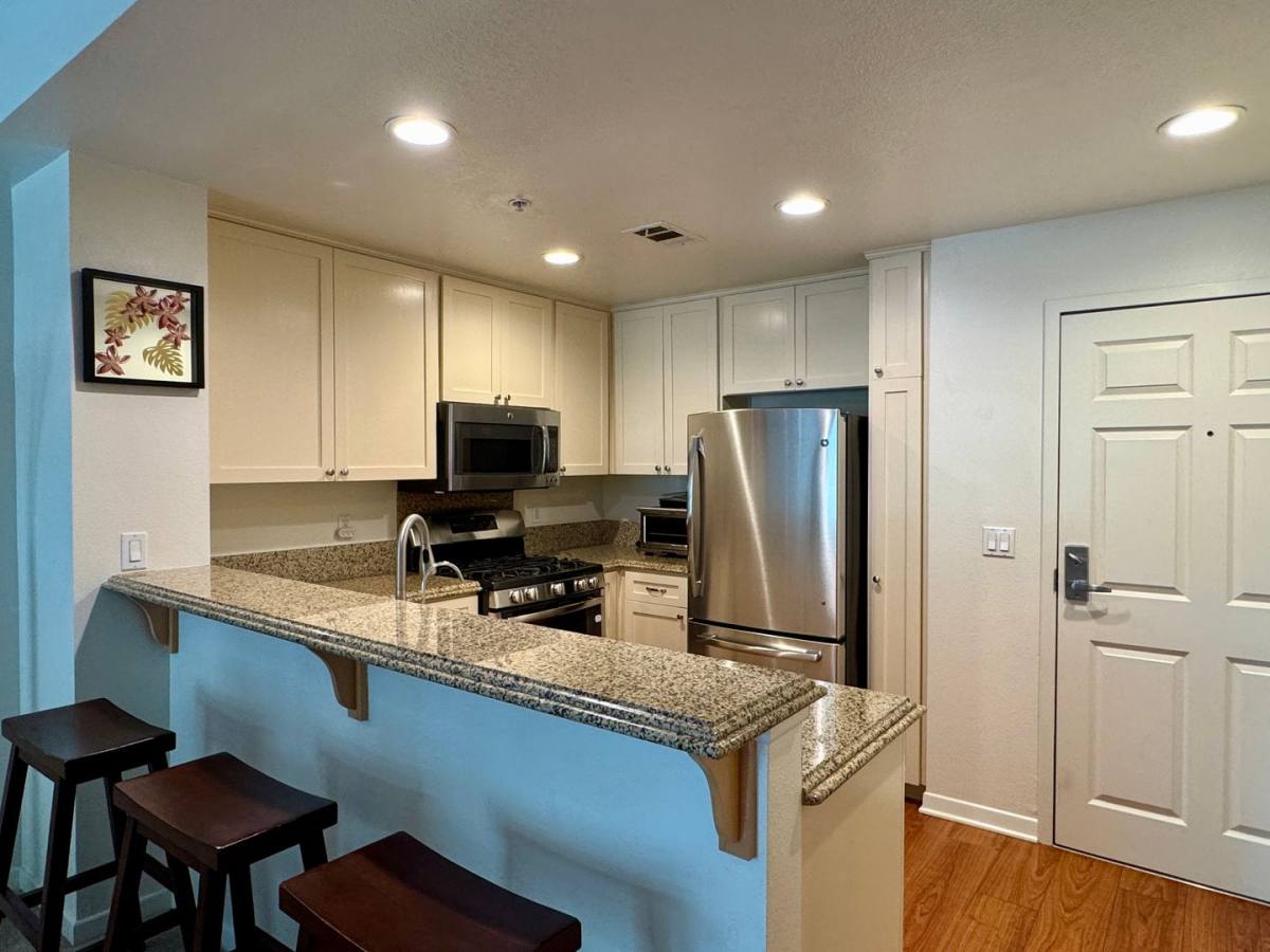 Condo for rent at 160 S Hudson Ave, Pasadena, CA 91101