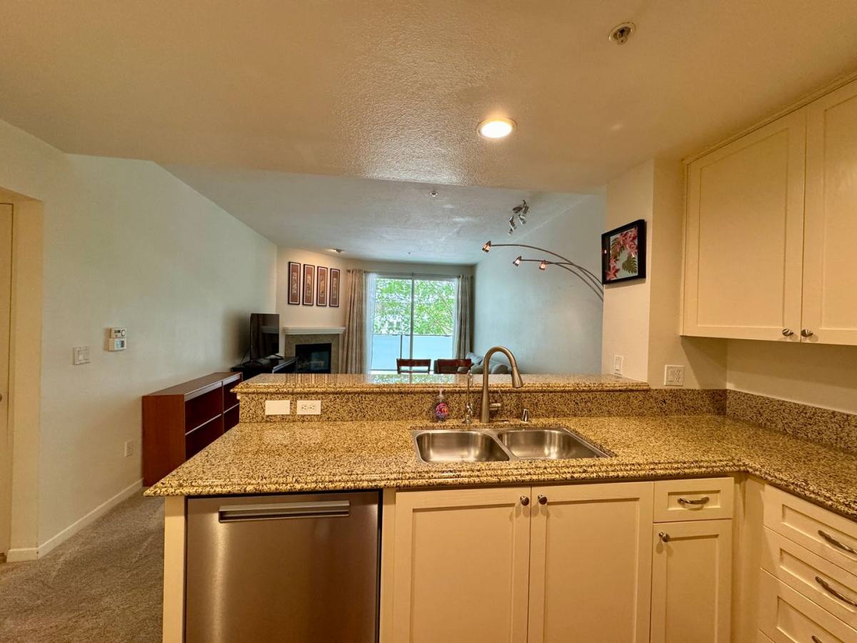 Condo for rent at 160 S Hudson Ave, Pasadena, CA 91101