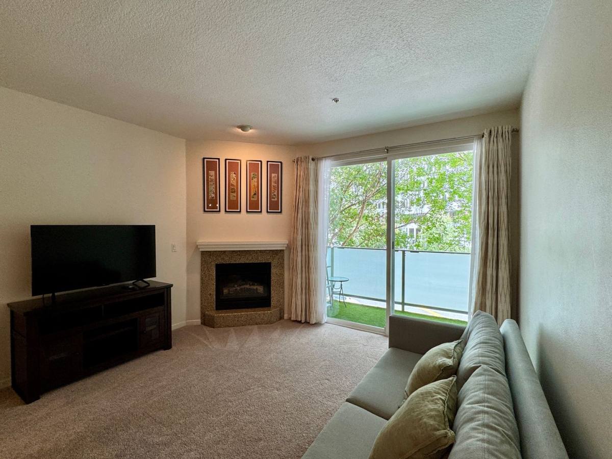 Condo for rent at 160 S Hudson Ave, Pasadena, CA 91101