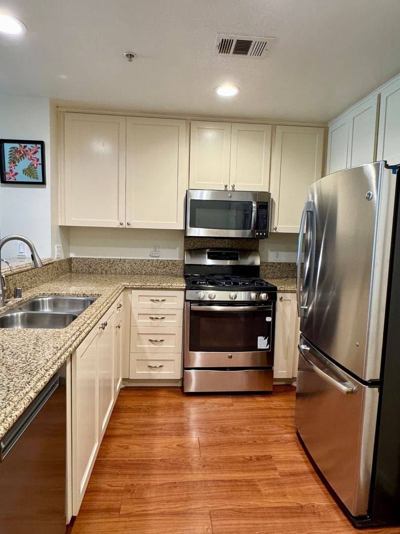 Condo for rent at 160 S Hudson Ave, Pasadena, CA 91101