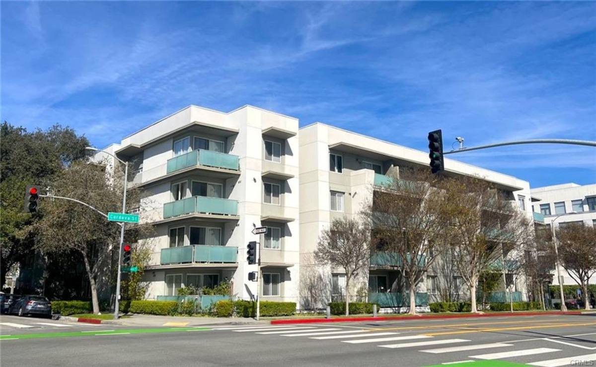 Condo for rent at 160 S Hudson Ave, Pasadena, CA 91101