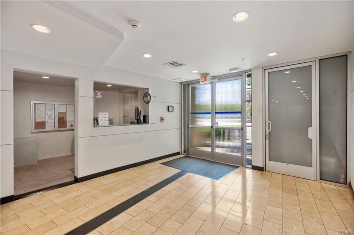 Condo for rent at 160 S Hudson Ave, Pasadena, CA 91101