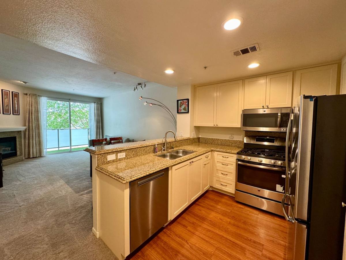 Condo for rent at 160 S Hudson Ave, Pasadena, CA 91101