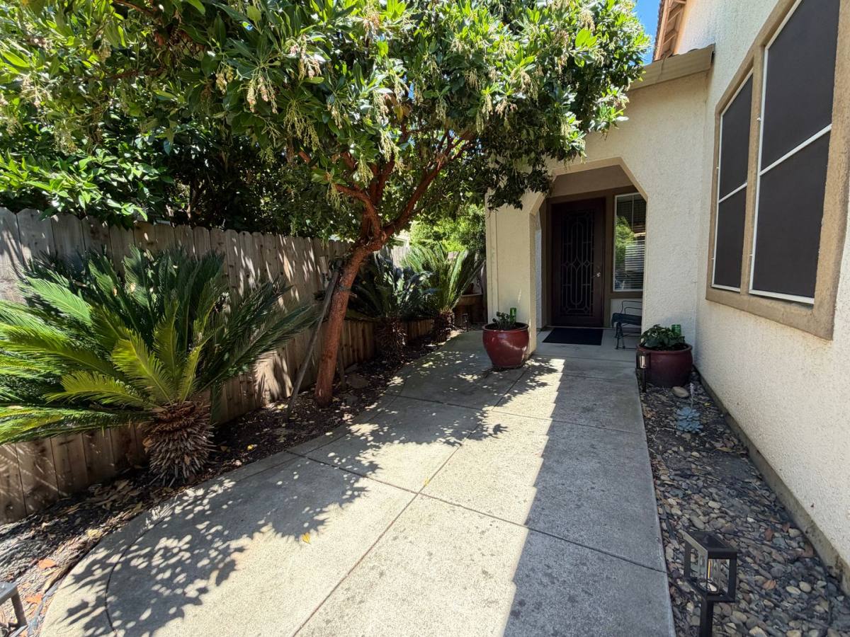 House for rent at 5501 Claudied Way, Elk Grove, CA 95757