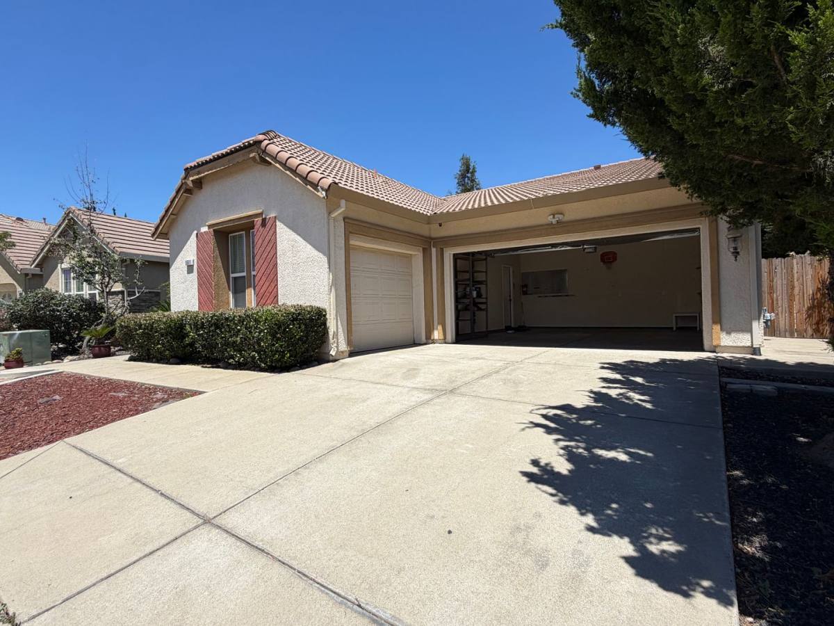 House for rent at 5501 Claudied Way, Elk Grove, CA 95757