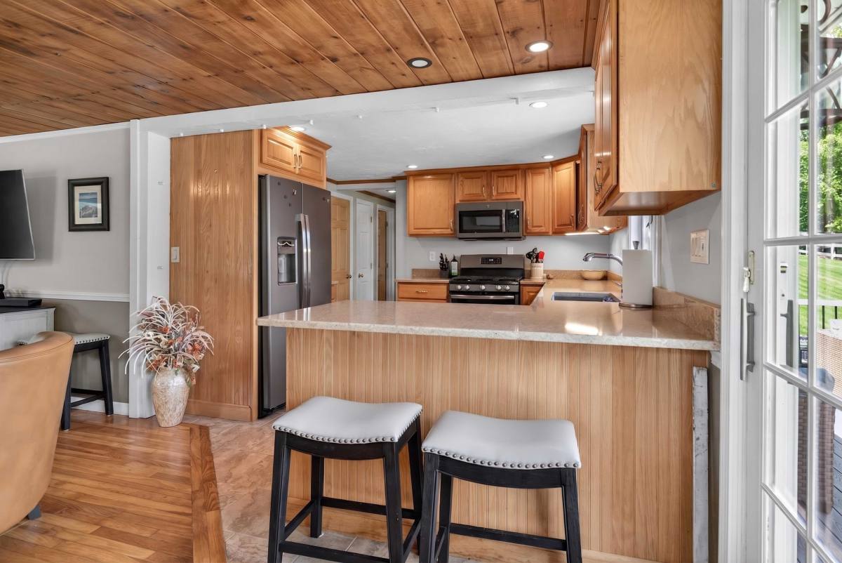 House for rent at 201 Grove St, Kingston, MA 02364