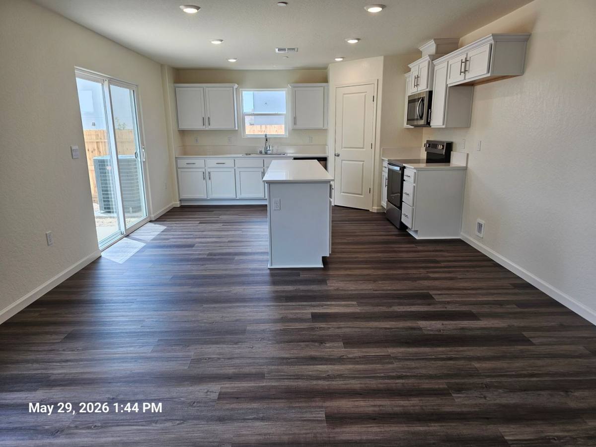 House for rent at 1927 Oak Falls Court, Tulare, CA 93274