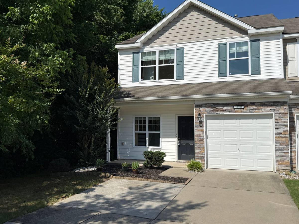 Townhouse for rent at 10303 Bunclody Dr, Charlotte, NC 28213