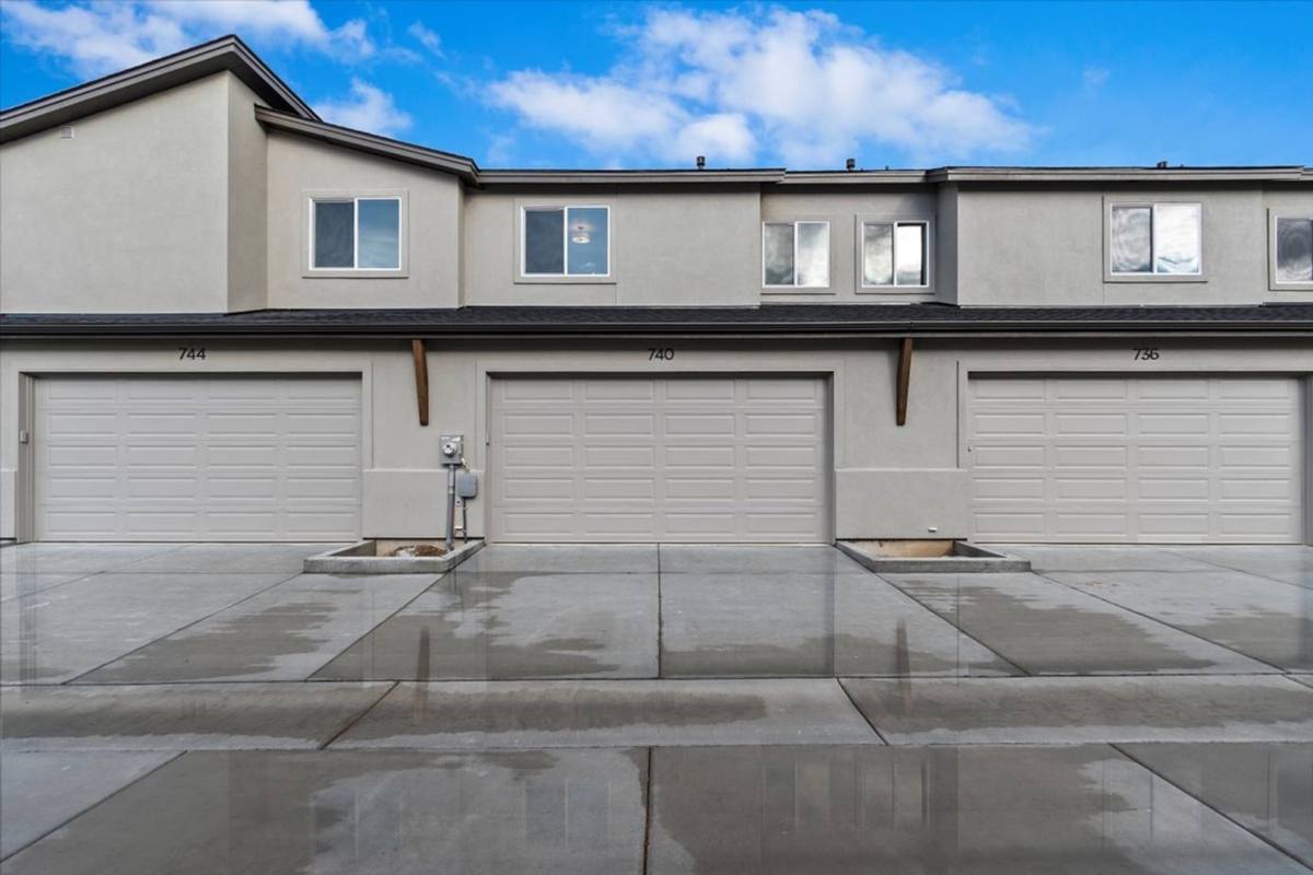 Townhouse for rent at 740 S Calhoun Lane, Star, ID 83669