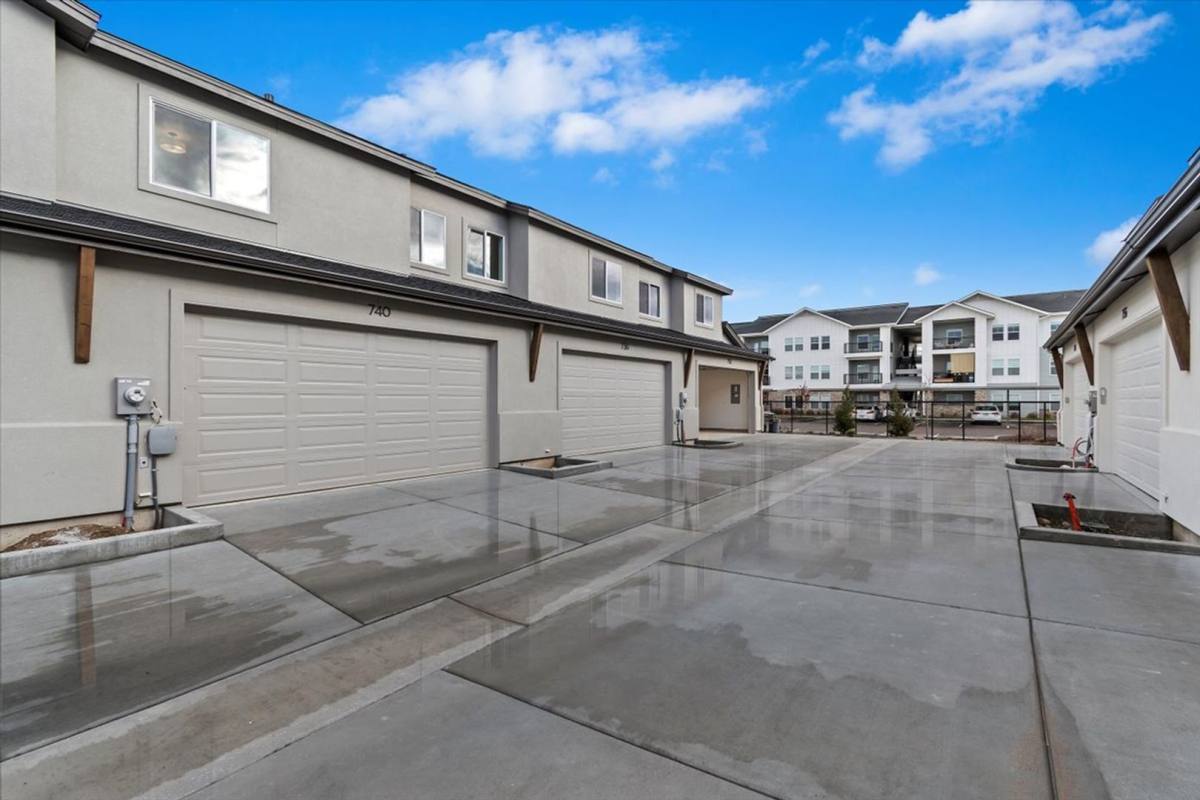 Townhouse for rent at 740 S Calhoun Lane, Star, ID 83669