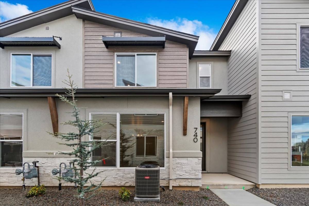 Townhouse for rent at 740 S Calhoun Lane, Star, ID 83669