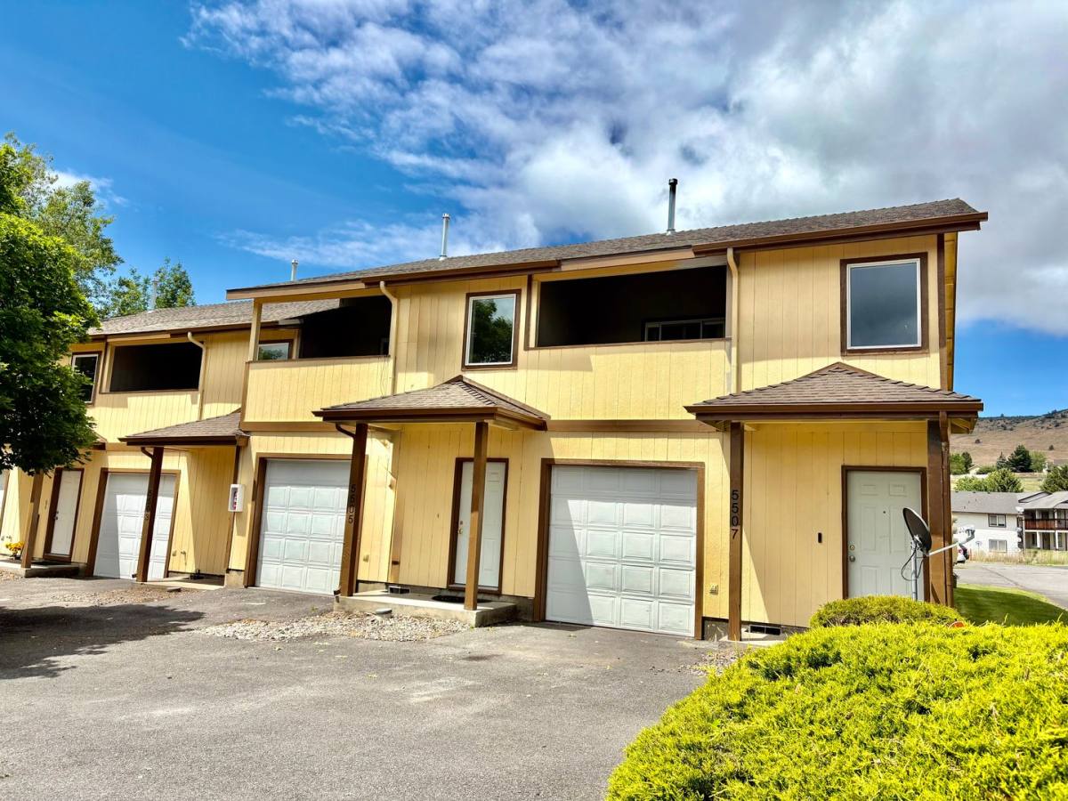 Apartment for rent at 5503 Glenridge Way, Klamath Falls, OR 97603