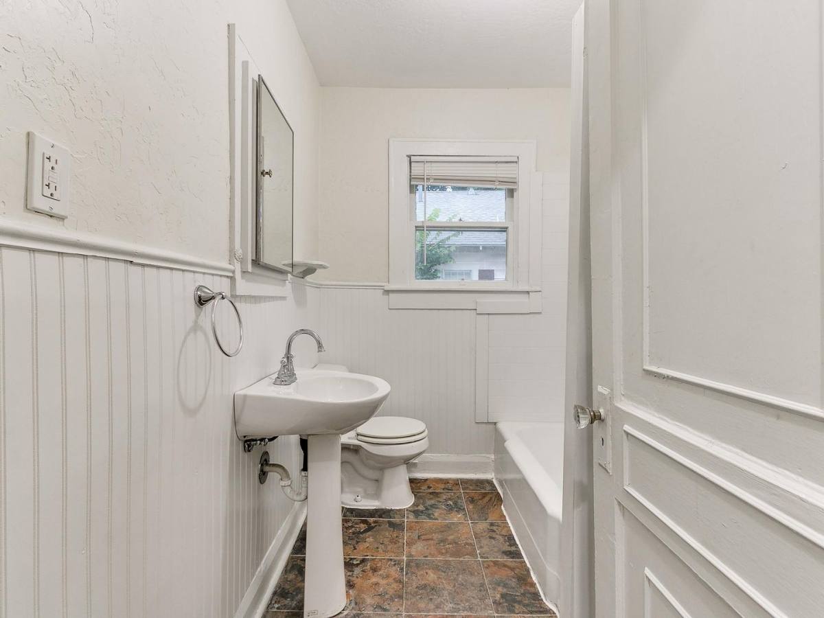House for rent at 625 W Dewey St, Shawnee, OK 74801