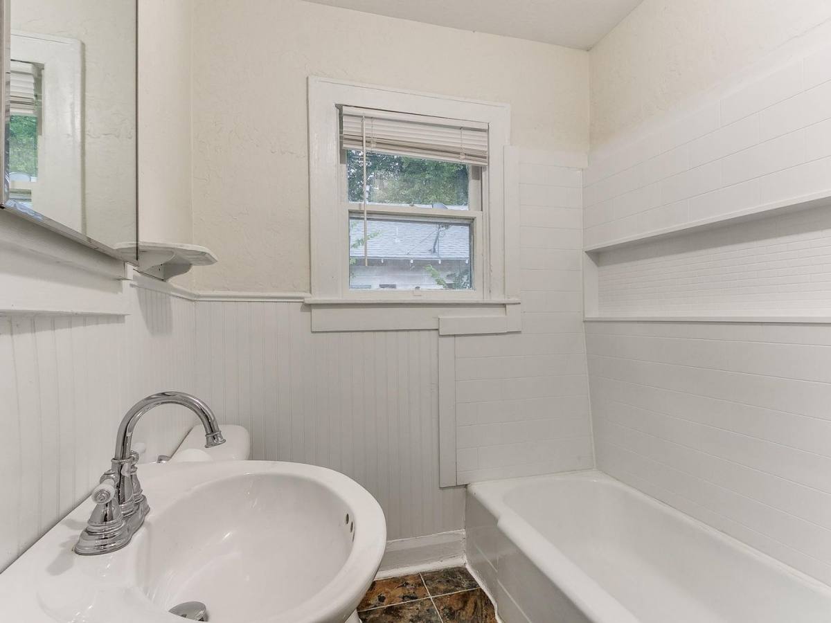 House for rent at 625 W Dewey St, Shawnee, OK 74801
