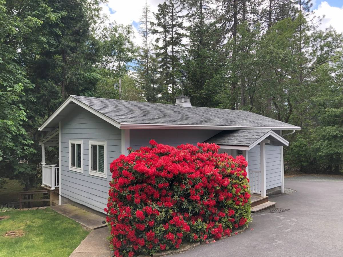 House for rent at 327 Dawn Allan Dr, Grants Pass, OR 97527