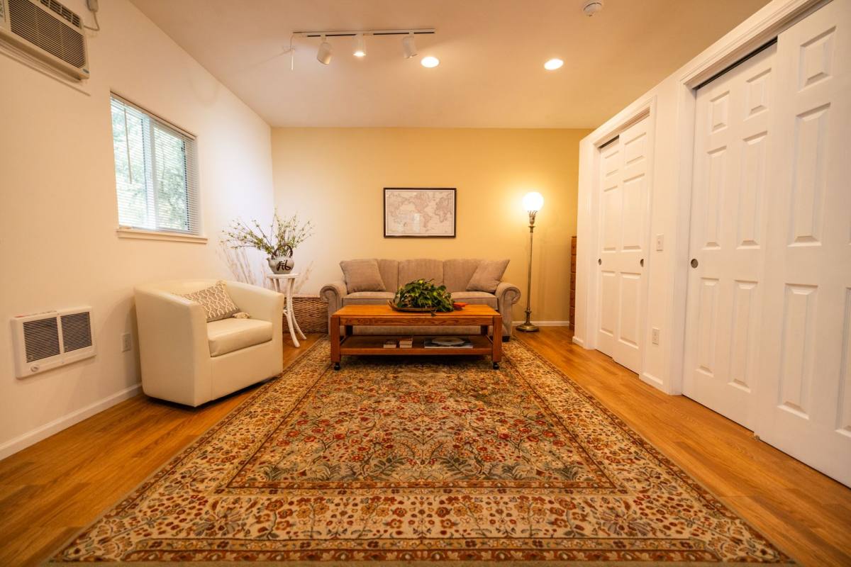 House for rent at 327 Dawn Allan Dr, Grants Pass, OR 97527