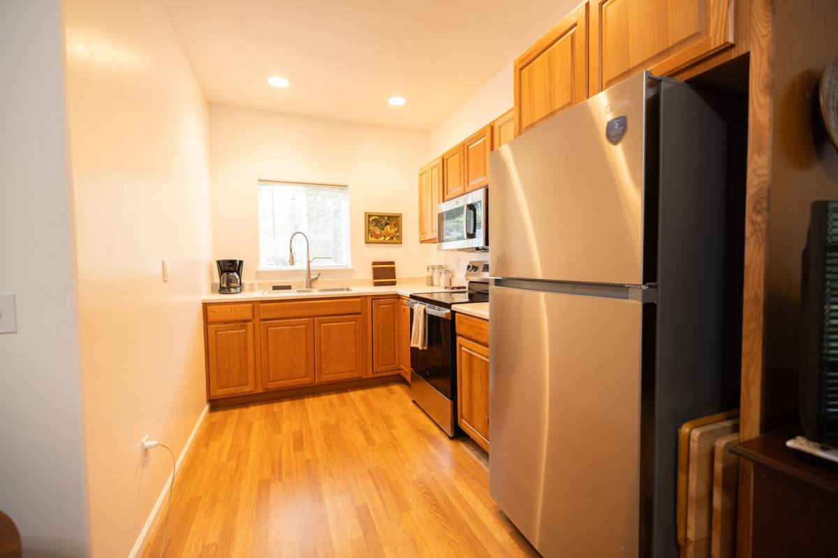 House for rent at 327 Dawn Allan Dr, Grants Pass, OR 97527