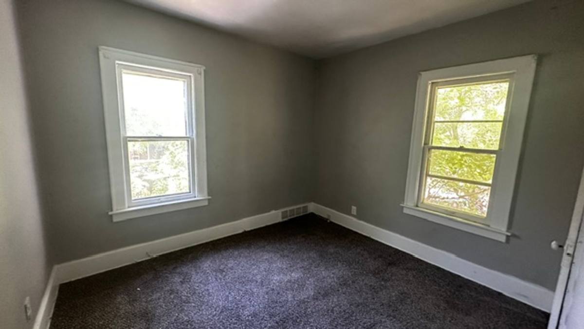Townhouse for rent at 460-58 E123rd, Cleveland, OH 44108