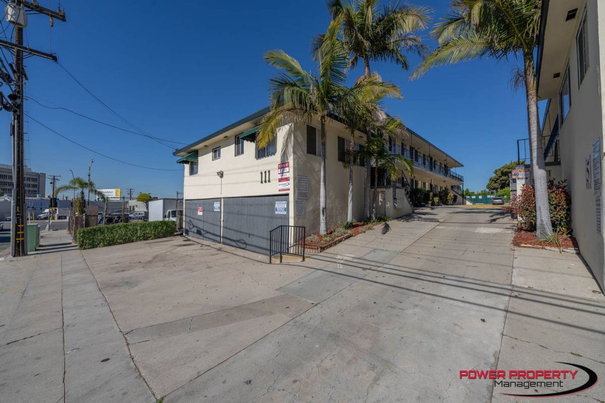 Apartment for rent at 111-115 E Beach Ave, Inglewood, CA 90302