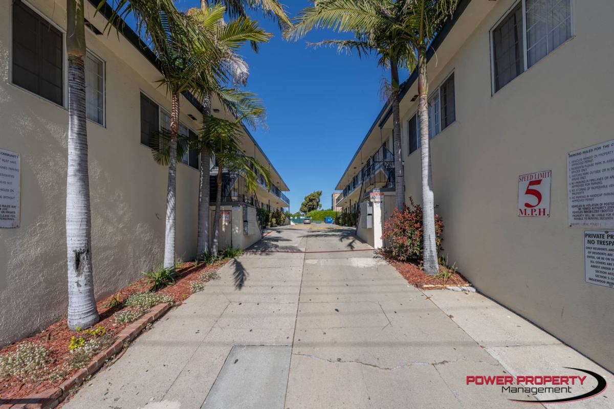 Apartment for rent at 111-115 E Beach Ave, Inglewood, CA 90302