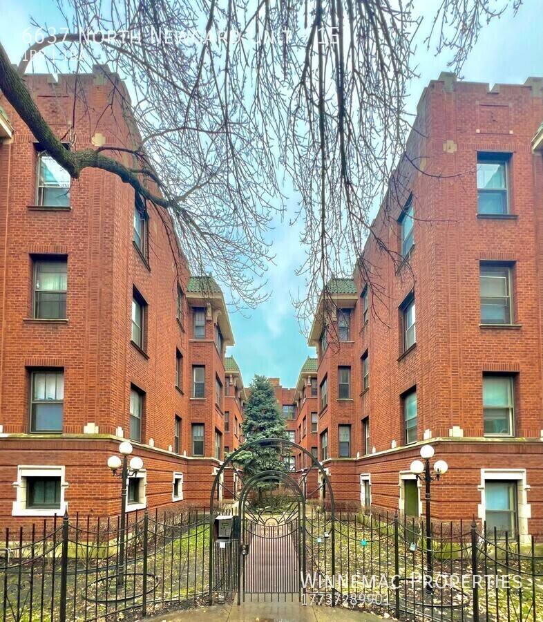 Apartment for rent at 6637 N Newgard #1E, Chicago, IL 60626