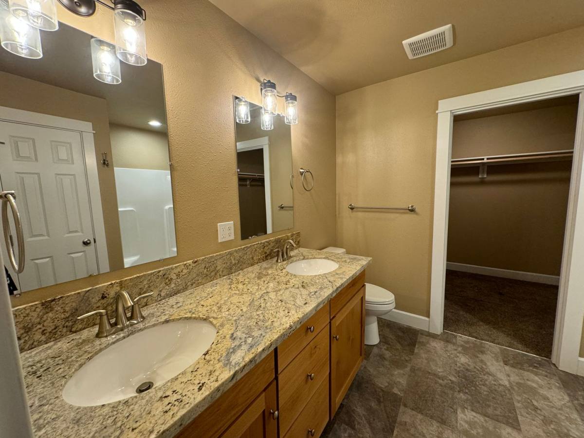 Condo for rent at 1690 Alameda Ave, Roseburg, OR 97470