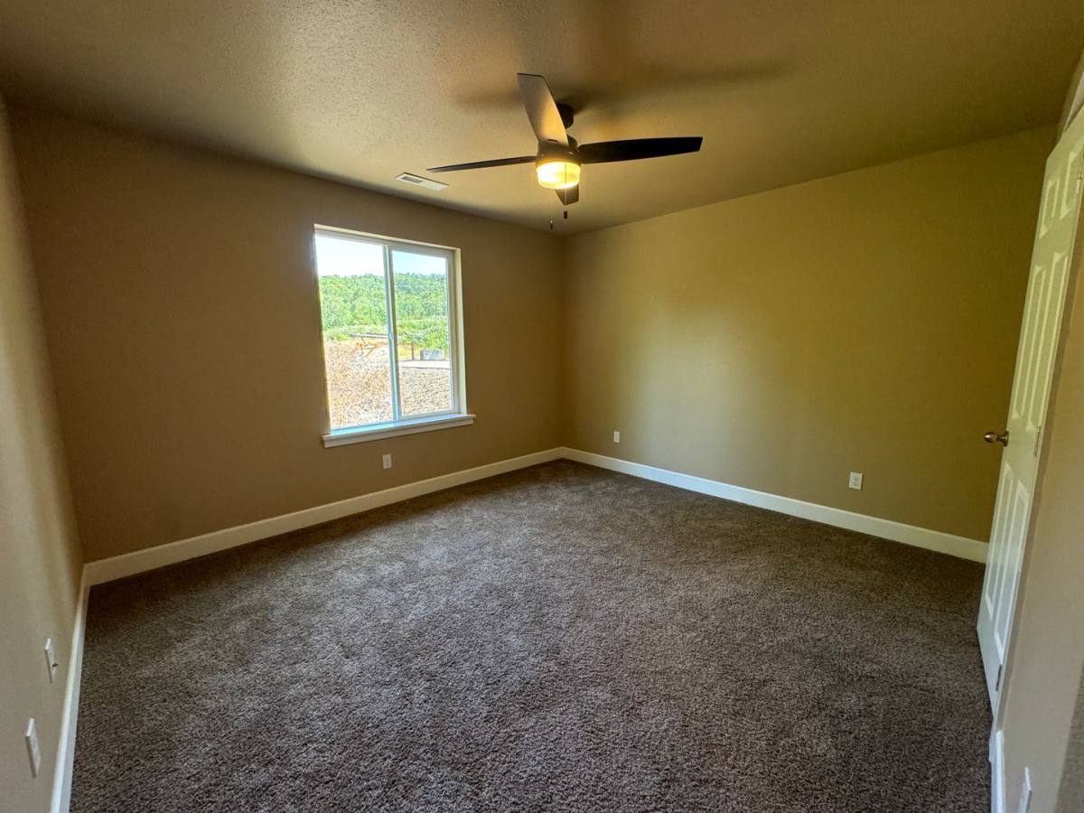 Condo for rent at 1690 Alameda Ave, Roseburg, OR 97470