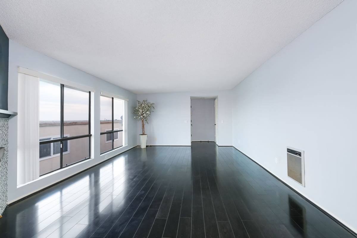 Townhouse for rent at 665 W 24th St, San Pedro, CA 90731