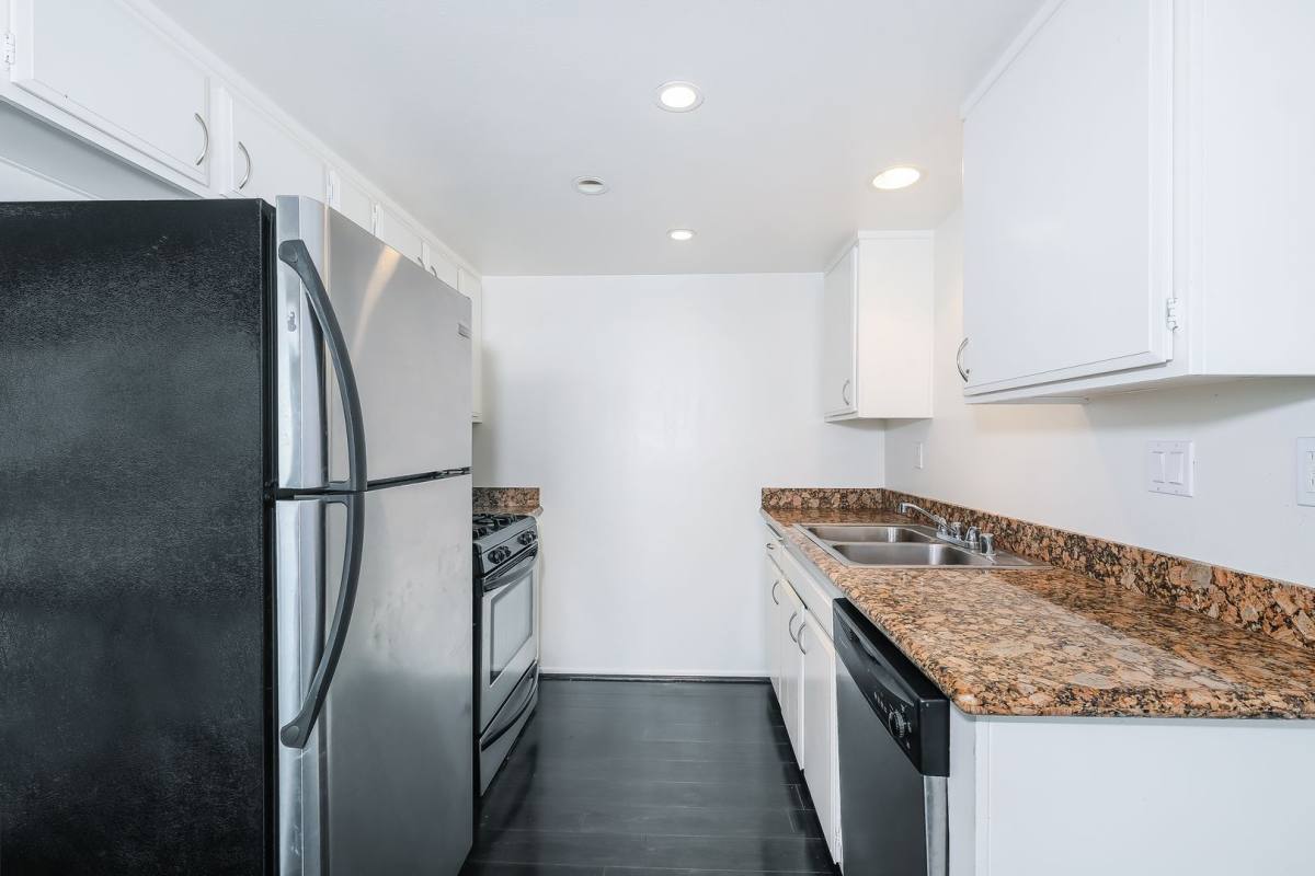 Townhouse for rent at 665 W 24th St, San Pedro, CA 90731