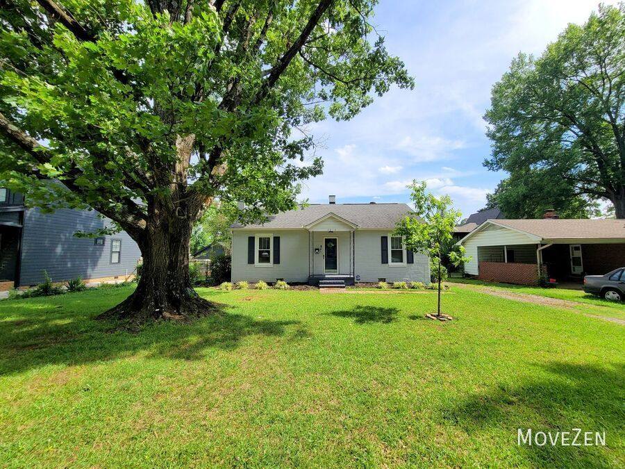 House for rent at 3819 Plainview Rd, Charlotte, NC 28208