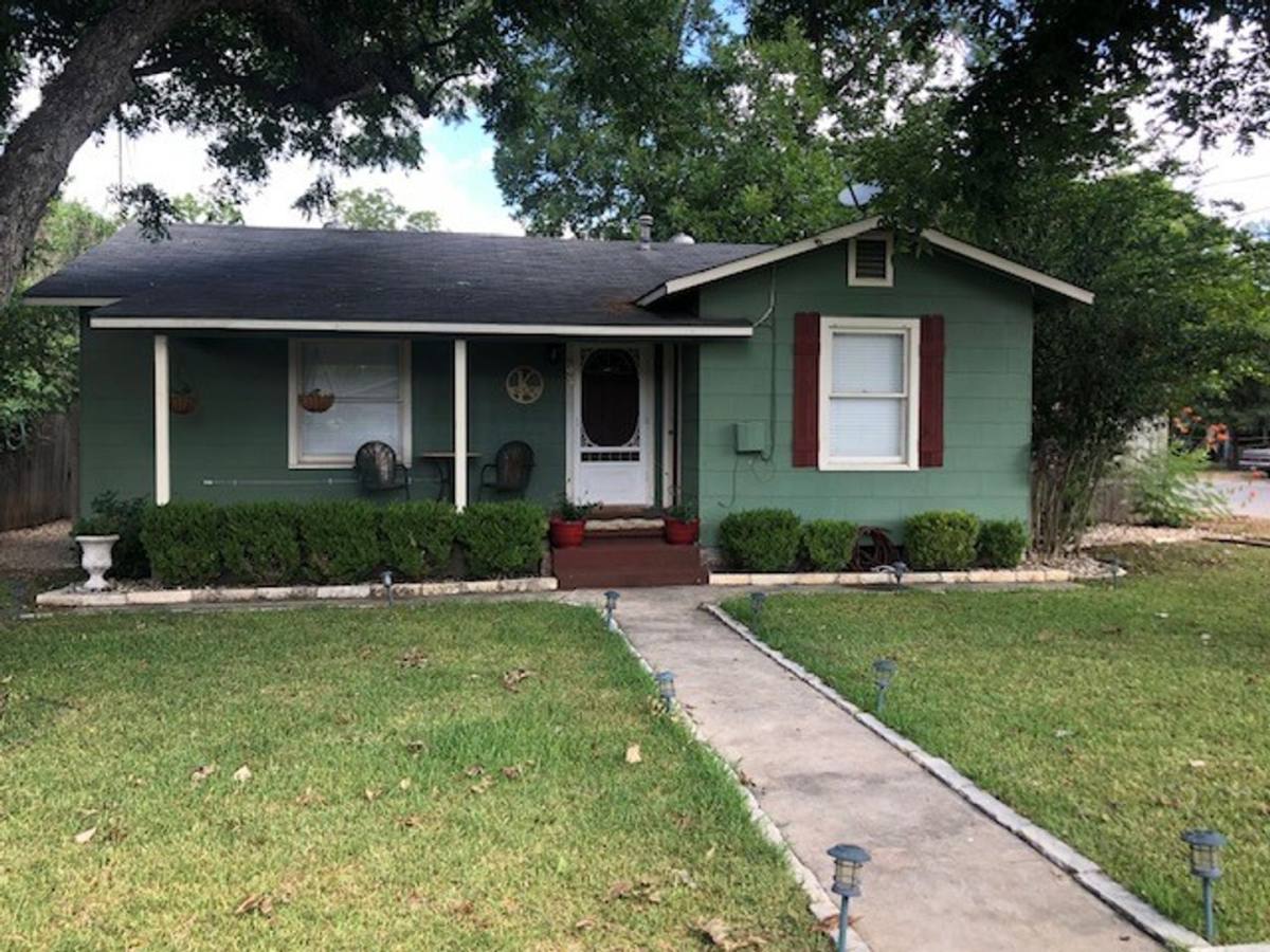 House for rent at 893 Pine St, New Braunfels, TX 78130