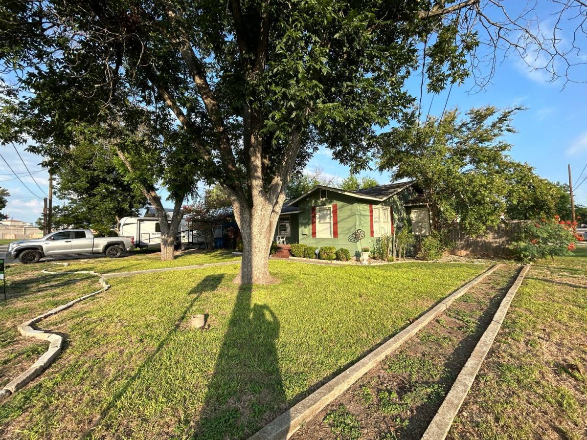 House for rent at 893 Pine St, New Braunfels, TX 78130