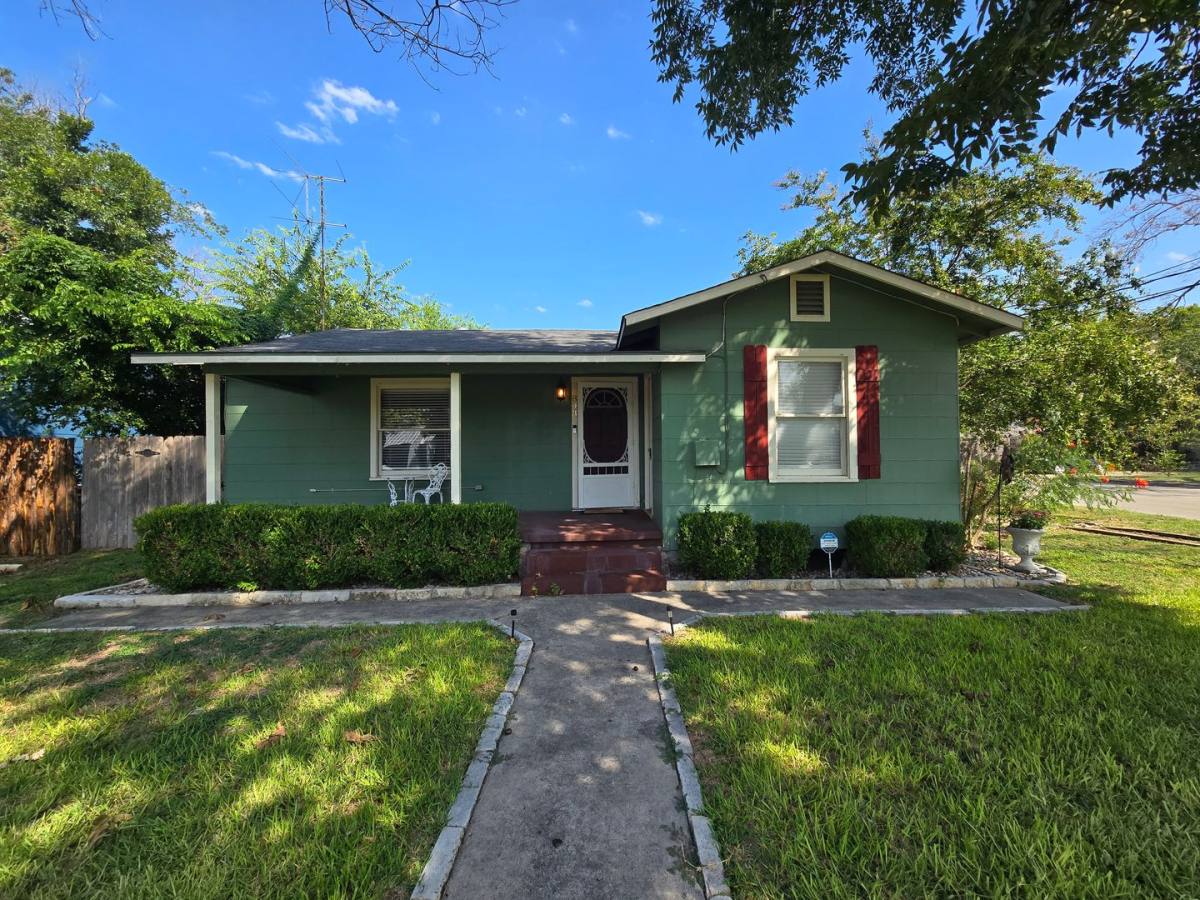 House for rent at 893 Pine St, New Braunfels, TX 78130