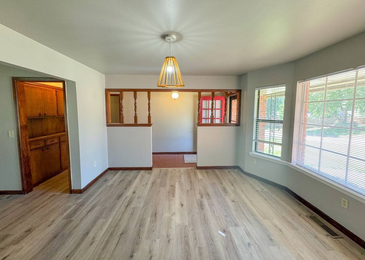 House for rent at 345 Travis Circle, Edmond, OK 73013