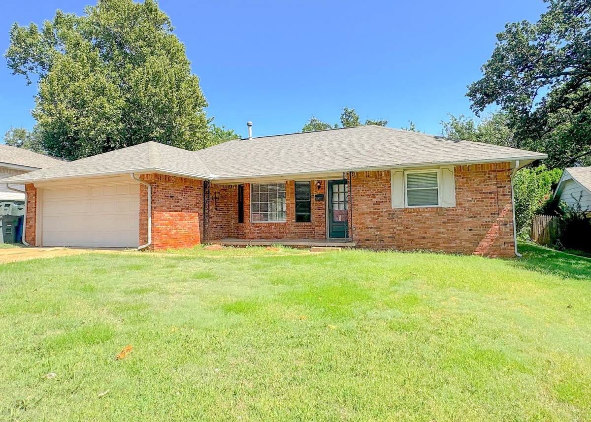 House for rent at 345 Travis Circle, Edmond, OK 73013