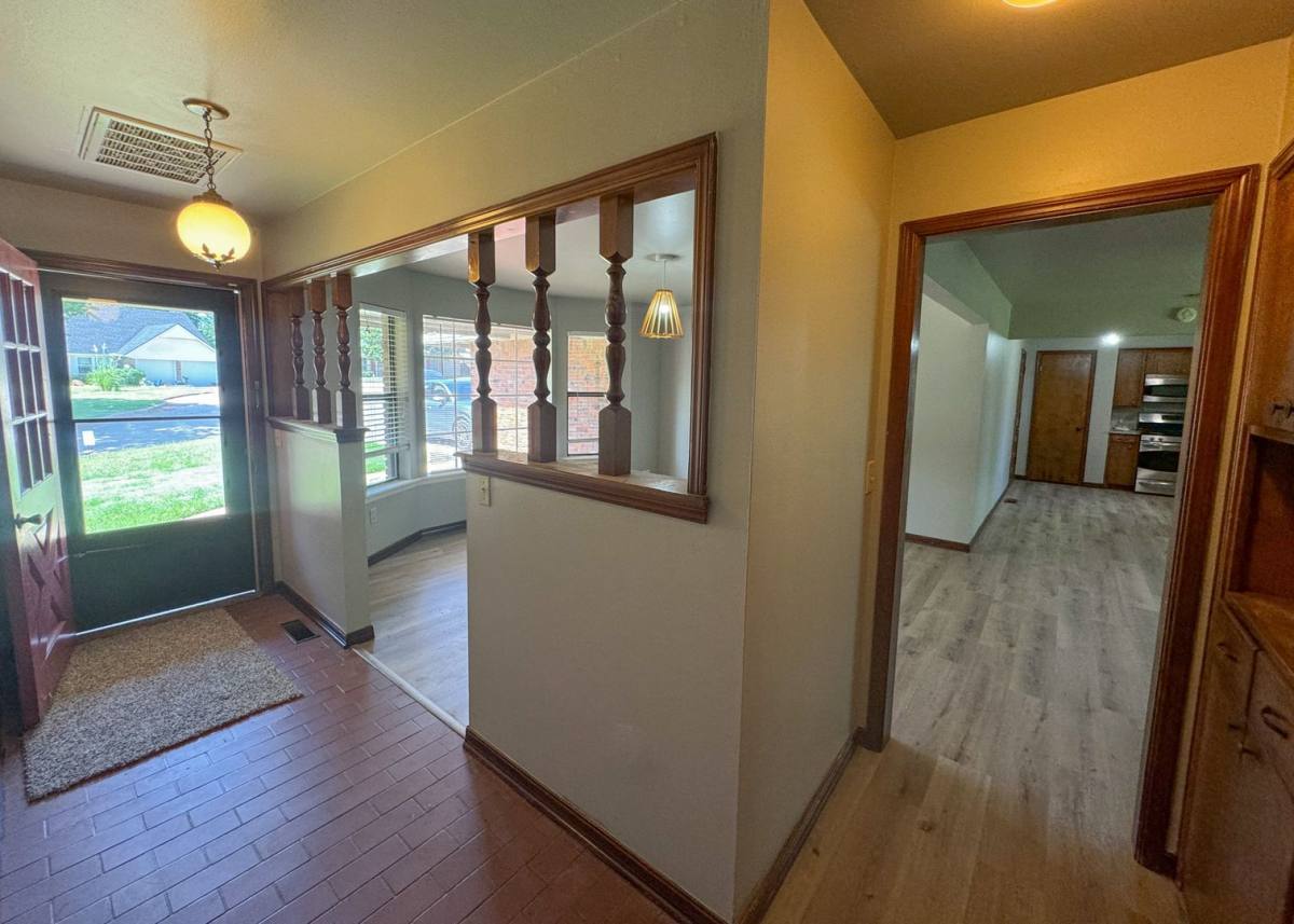House for rent at 345 Travis Circle, Edmond, OK 73013