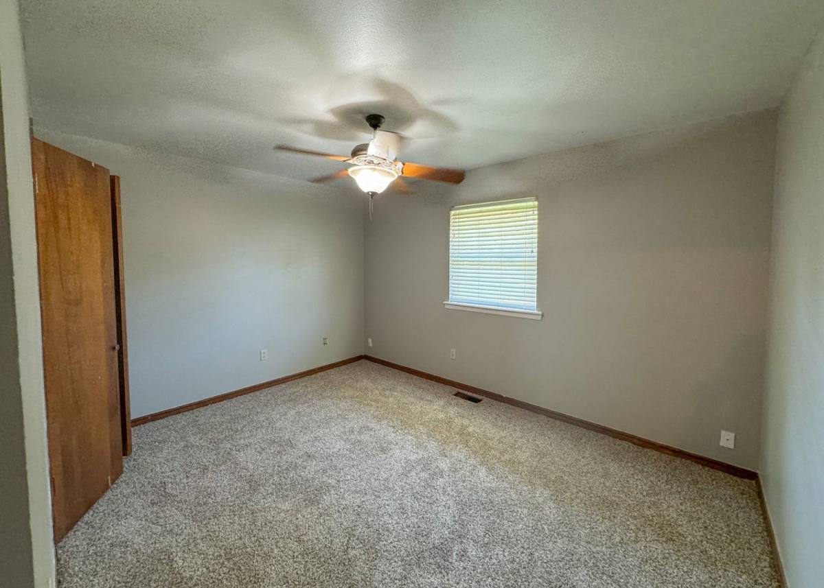 House for rent at 345 Travis Circle, Edmond, OK 73013