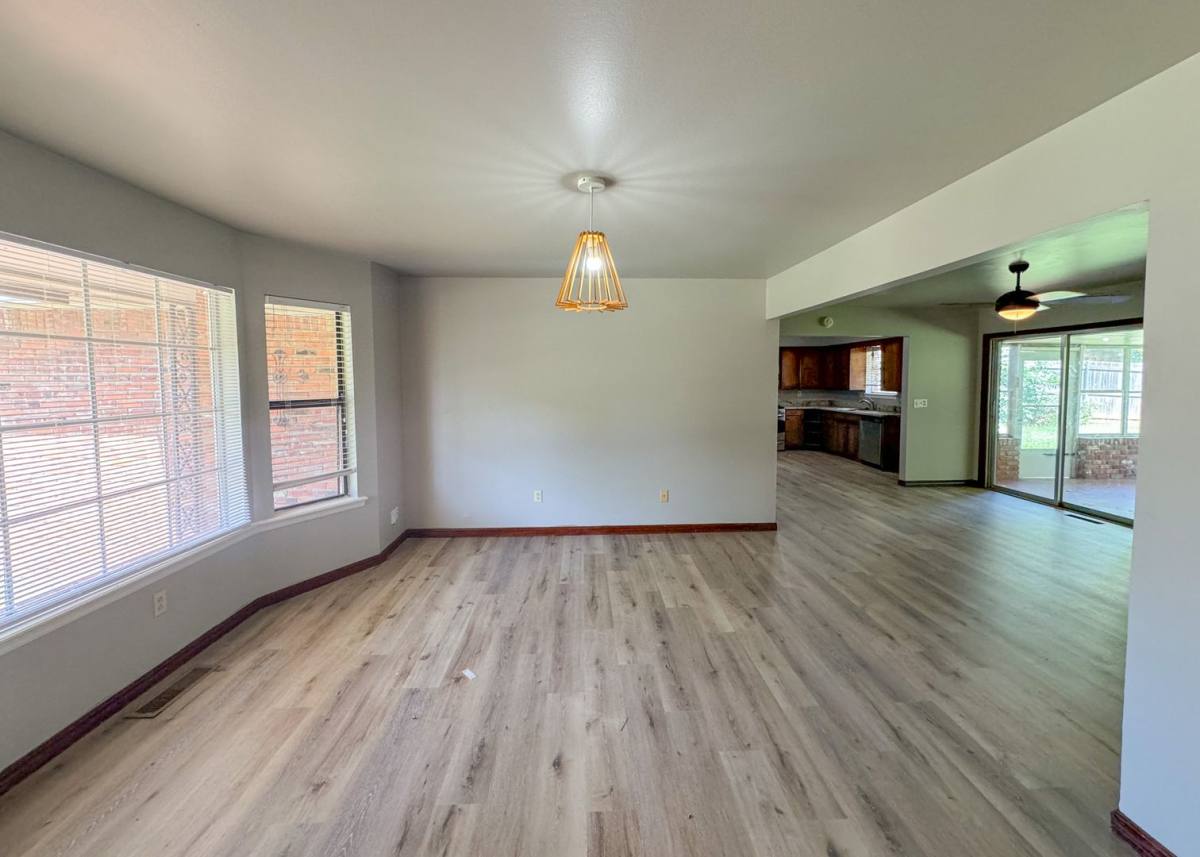 House for rent at 345 Travis Circle, Edmond, OK 73013