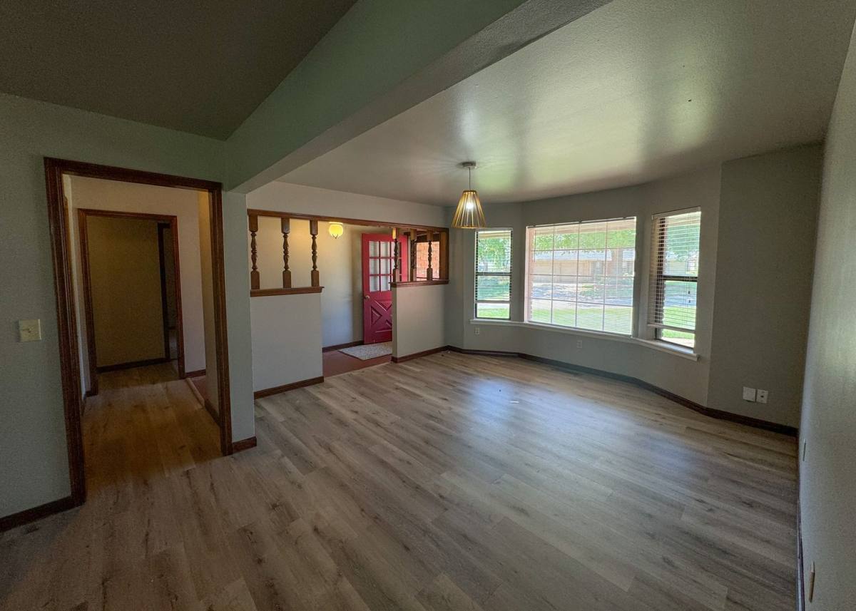House for rent at 345 Travis Circle, Edmond, OK 73013