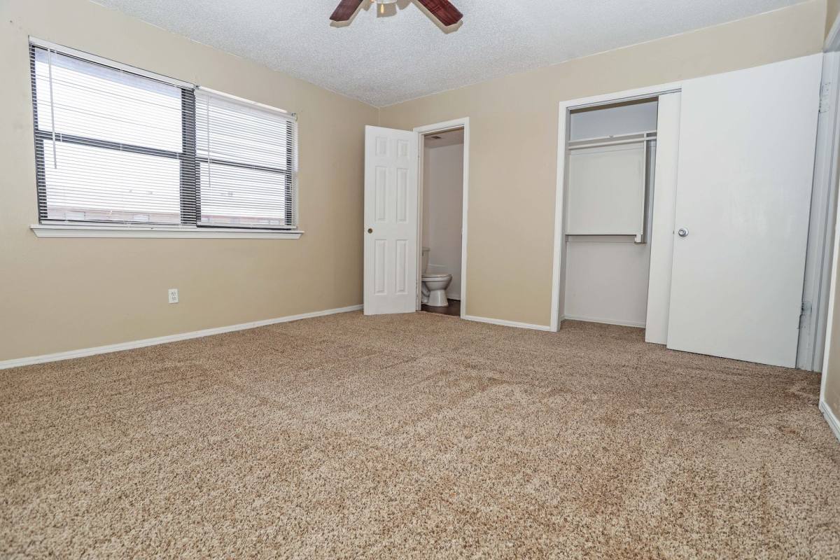 Apartment for rent at 6370 W Wilshire, Oklahoma City, OK 73132