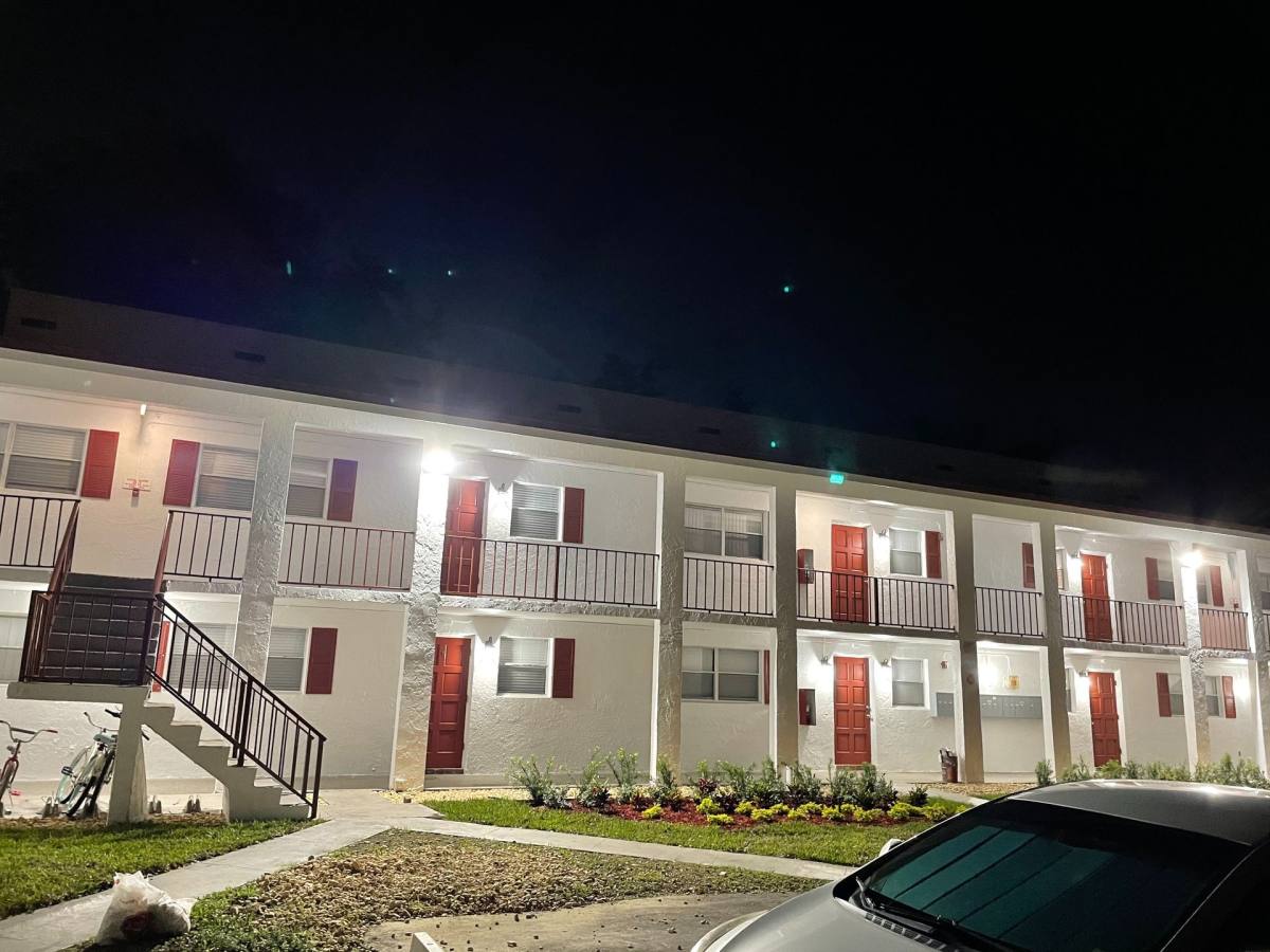 Apartment for rent at 10120 NW 36 St, Coral Springs, FL 33065