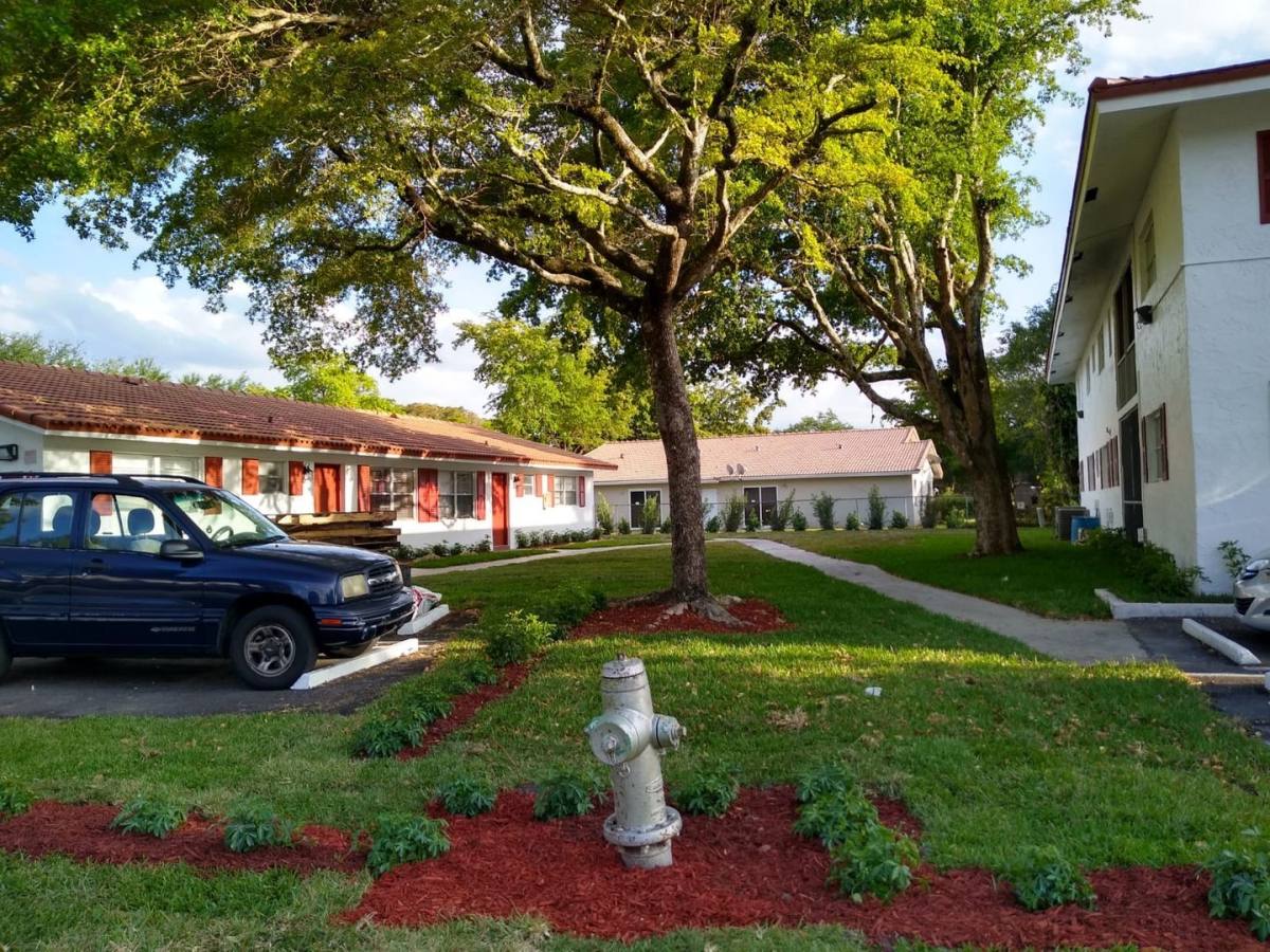 Apartment for rent at 10120 NW 36 St, Coral Springs, FL 33065