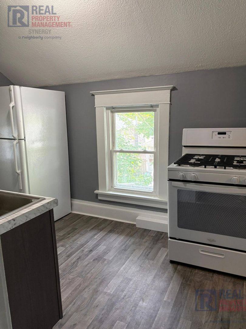 Apartment for rent at 112 N Clinton St, Charlotte, MI 48813