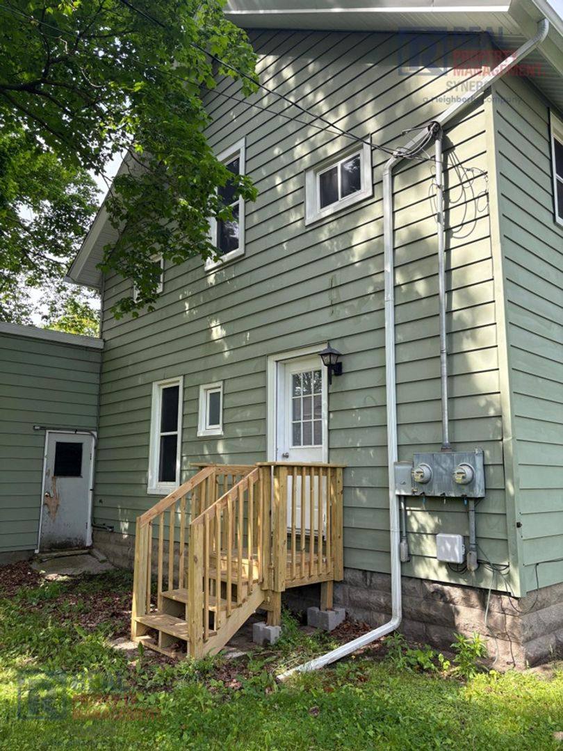 Apartment for rent at 112 N Clinton St, Charlotte, MI 48813