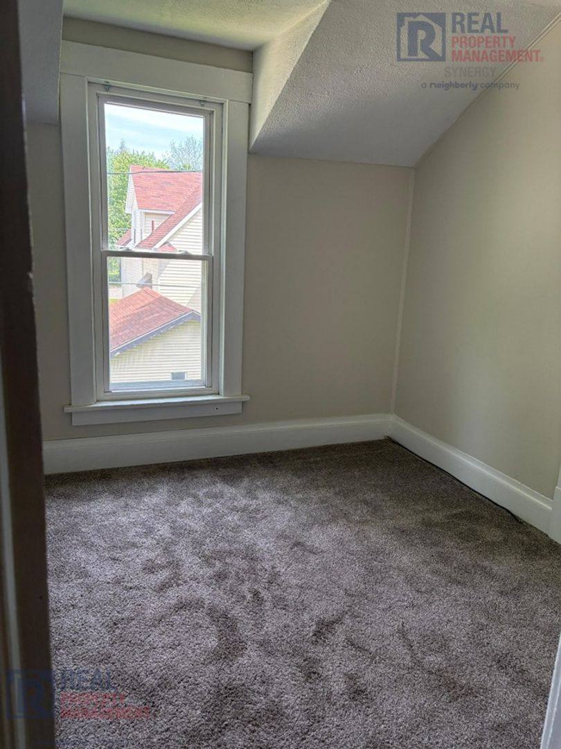 Apartment for rent at 112 N Clinton St, Charlotte, MI 48813