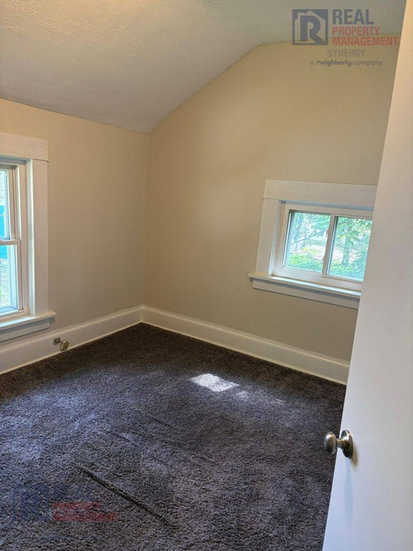 Apartment for rent at 112 N Clinton St, Charlotte, MI 48813