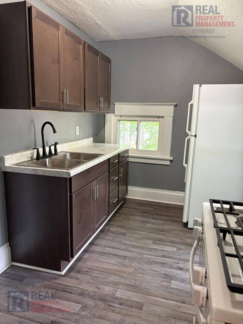 Apartment for rent at 112 N Clinton St, Charlotte, MI 48813