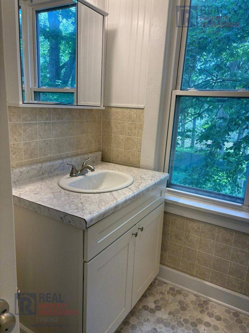 Apartment for rent at 112 N Clinton St, Charlotte, MI 48813